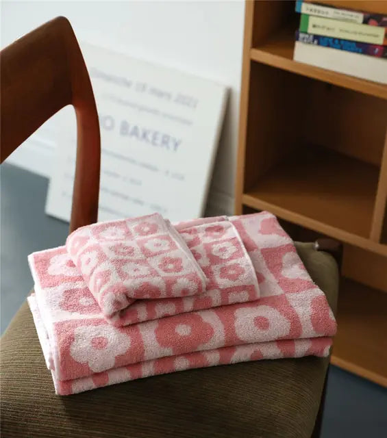 Retro Checkered Face and Bathroom Towels